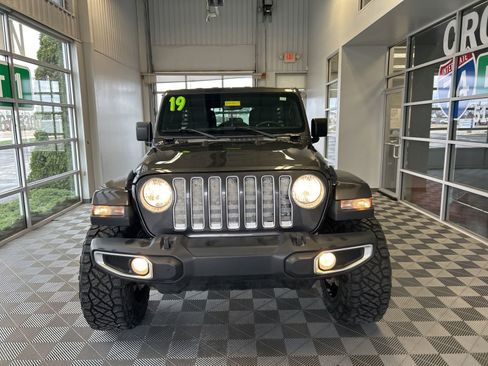 Used 2019 Jeep Wrangler Unlimited Sahara image 2