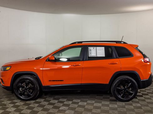 Used 2021 Jeep Cherokee Latitude Plus AWD/4WD image 16