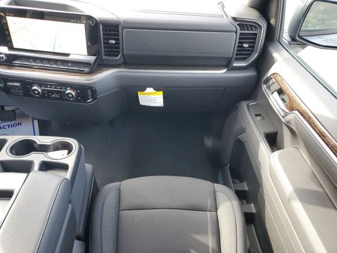 New 2025 GMC Sierra 1500 Elevation image 17