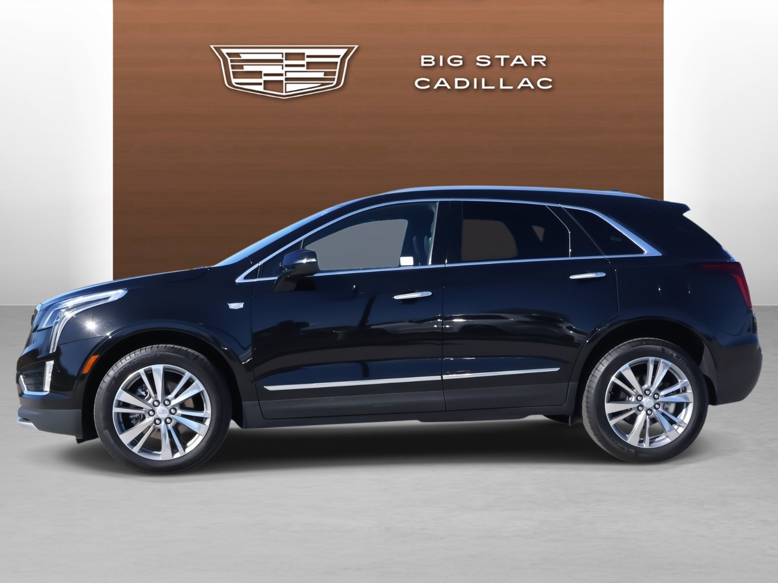 Certified 2025 Cadillac XT5 Premium Luxury FWD image 2