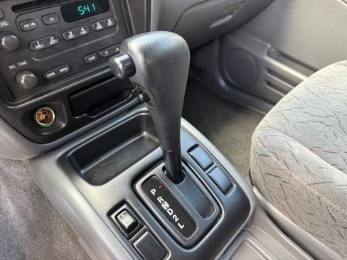 Used 2002 Chevrolet Tracker LT RWD image 24