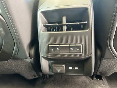 Used 2025 Jeep Wagoneer S Launch Edition image 21