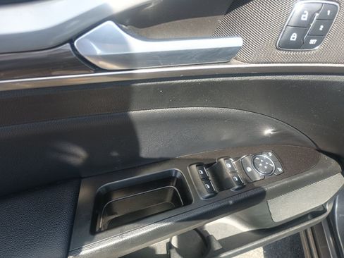 Used 2017 Ford Fusion SE w/ Fusion SE Technology Package FWD image 18