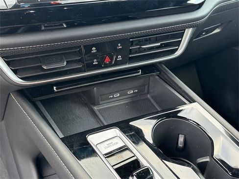 Used 2024 Volkswagen Atlas Cross Sport SE image 21