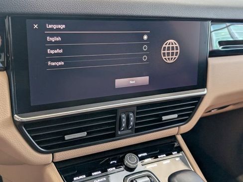 Used 2023 Porsche Cayenne AWD/4WD image 18