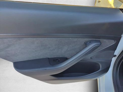 Used 2021 Tesla Model 3 Standard Range Plus RWD image 7