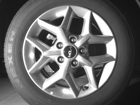 Used 2025 Kia Soul LX w/ LX Technology Package FWD image 15