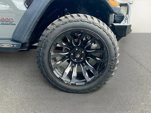 Certified 2020 Jeep Gladiator Mojave image 31