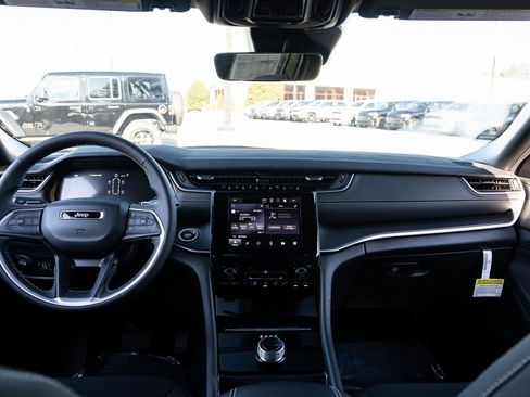 New 2025 Jeep Grand Cherokee L Laredo RWD image 20