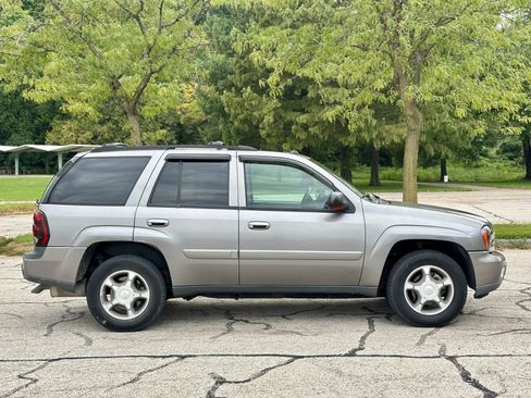 Used 2005 Chevrolet TrailBlazer LT w/ Luxury Package AWD/4WD image 4
