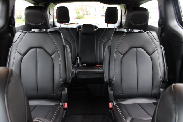 Used 2025 Chrysler Voyager LX FWD image 25