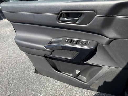 Certified 2025 Nissan Pathfinder SV AWD/4WD image 18