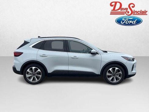 Used 2025 Ford Escape Platinum w/ Premium Technology Package FWD image 5