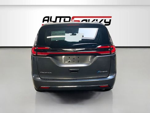 Used 2022 Chrysler Pacifica Touring-L FWD image 6