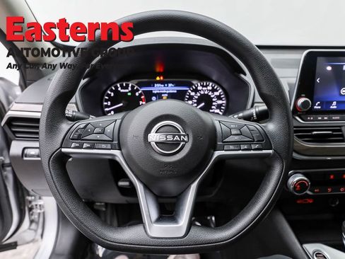 Used 2024 Nissan Altima 2.5 SV image 10