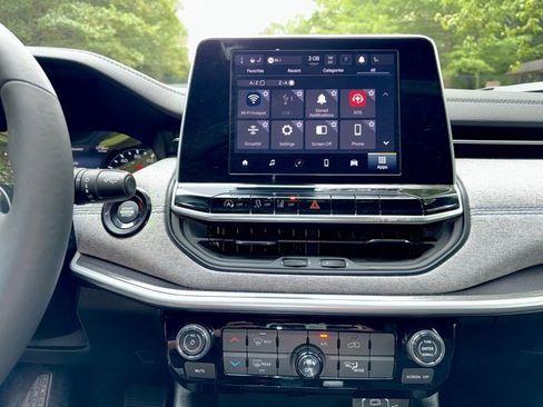 Used 2025 Jeep Compass Latitude image 18