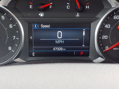 Used 2024 GMC Terrain SLE image 17