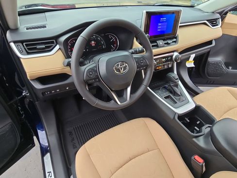 Used 2025 Toyota RAV4 XLE w/ Convenience Package FWD image 18