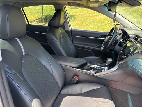 Used 2019 Toyota Camry XSE w/ Navigation Package FWD image 13