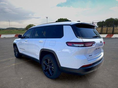 Used 2023 Jeep Grand Cherokee L Laredo AWD/4WD image 3