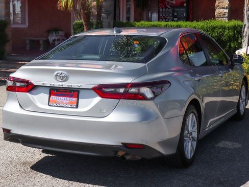 Used 2021 Toyota Camry LE image 9