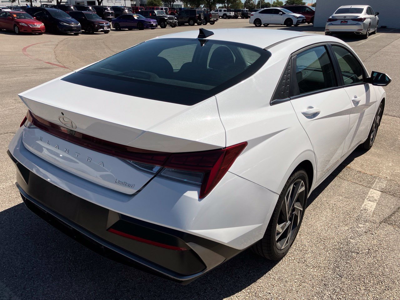 Used 2025 Hyundai Elantra Limited FWD image 3