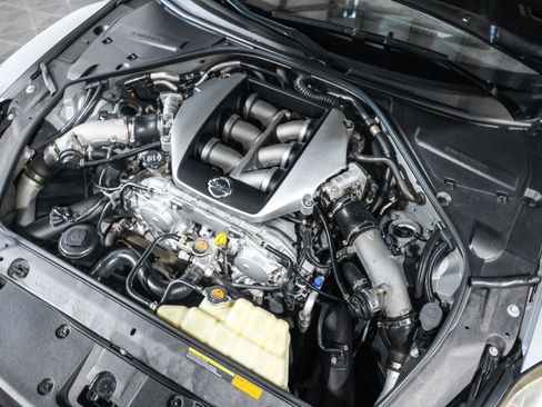 Used 2010 Nissan GT-R Premium AWD/4WD image 13