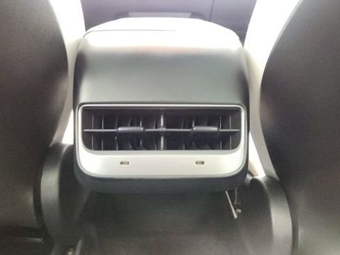 Used 2021 Tesla Model Y Long Range image 37