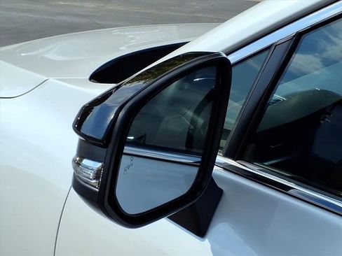 Used 2024 Toyota Venza Nightshade image 27