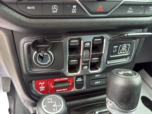 New 2026 Jeep Wrangler Unlimited Sport w/ Dual Top Group AWD/4WD image 21