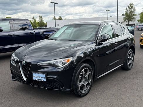 Used 2018 Alfa Romeo Stelvio AWD image 4