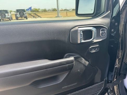 Used 2021 Jeep Gladiator Rubicon image 17