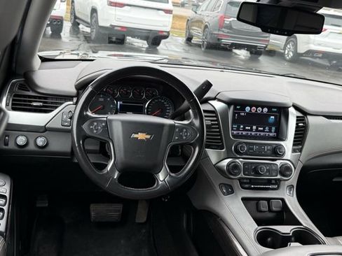 Used 2018 Chevrolet Suburban LT image 6