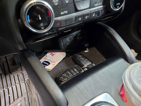 Used 2022 Ford Escape SEL image 17