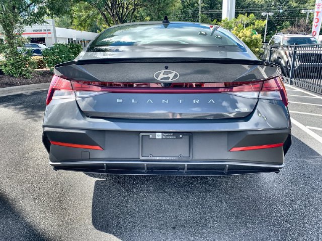 Used 2025 Hyundai Elantra SEL FWD image 7