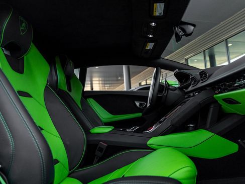 Used 2023 Lamborghini Huracan EVO image 35