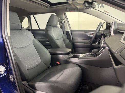 Used 2025 Toyota RAV4 XLE w/ Convenience Package image 32
