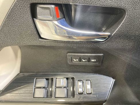 Used 2016 Toyota RAV4 Limited image 23