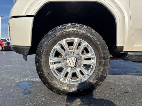 Used 2022 GMC Sierra 2500 Denali w/ Denali Ultimate Package AWD/4WD image 9