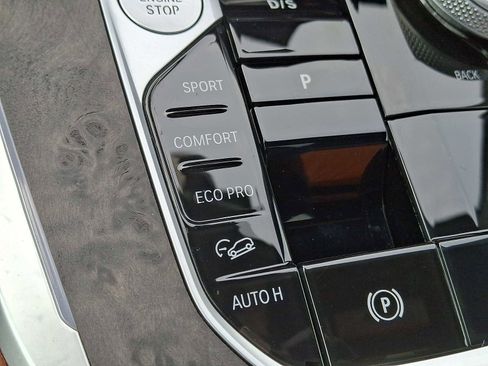 Used 2024 BMW X7 M60i w/ M Sport Professional Package image 21