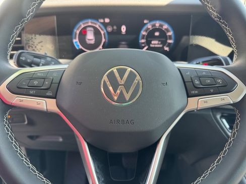 Used 2025 Volkswagen Tiguan S image 37