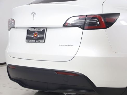 Used 2022 Tesla Model Y Long Range image 44