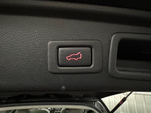 Used 2018 Subaru Forester 2.5i Limited AWD/4WD image 10