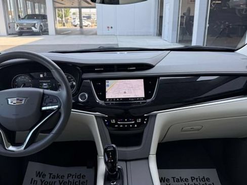 Used 2024 Cadillac XT6 Premium Luxury AWD/4WD image 39