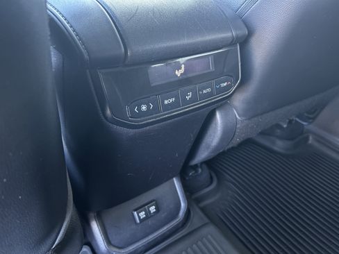 Used 2020 Toyota Highlander XLE image 28