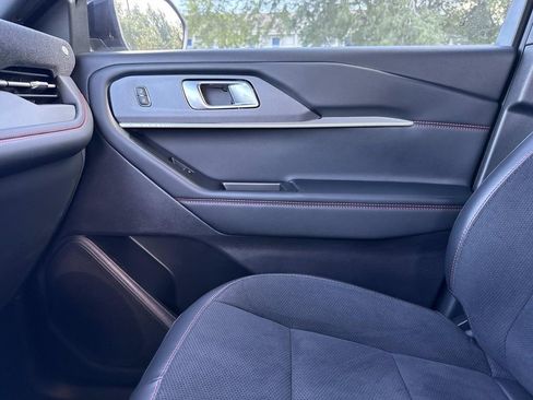 Used 2025 Ford Explorer ST RWD image 30