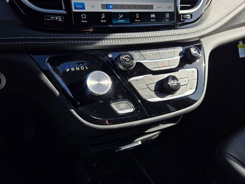 New 2026 Chrysler Pacifica Select image 21