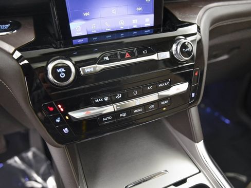 Used 2023 Ford Explorer Platinum w/ Technology Package image 22