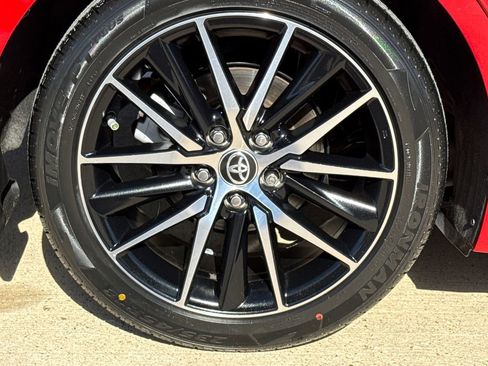 Used 2024 Toyota Camry SE image 9