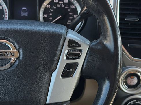 Used 2017 Nissan Titan SV image 15